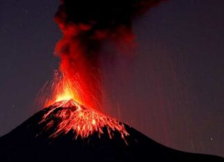 El volcán de Fuego en Guatemala entra en fase de erupción con flujos de lava