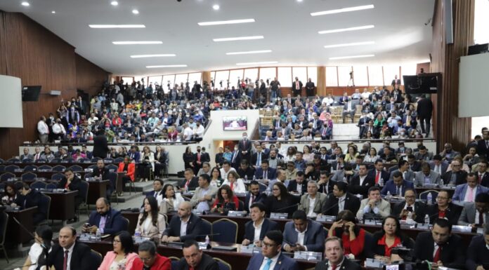 Diputados hondureños siguen sin llegar a acuerdos para elegir los nuevos magistrados de la CSJ