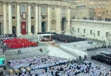 Cerca de 50.000 personas asistieron al funeral de Benedicto XVI