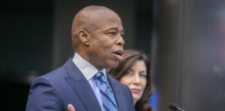 Alcalde de Nueva York dice que la paliza policial a un joven negro es «una abominación»