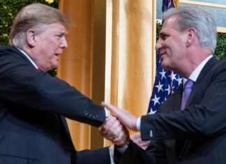 Donald Trump pide a los republicanos que cierren la crisis y apoyen a McCarthy
