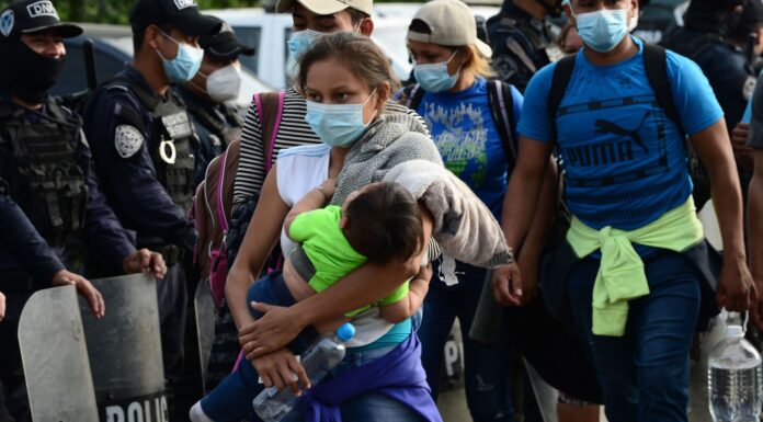 Las mujeres representan un 58 % de la migración hondureña, siendo doblemente vulnerables, según estudio
