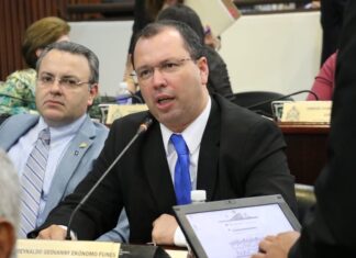 Admiten recurso de amparo con suspensión del acto reclamado a favor de Reynaldo Ekónomo