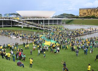 Petro pide una reunión urgente de la OEA ante intento de «golpe» en Brasil
