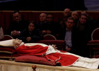 Benedicto XVI será enterrado en la antigua tumba de Juan Pablo II