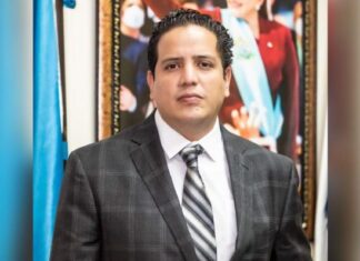 Suspenden de su cargo como gerente del SANAA a Leonel Gómez