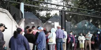 Hospital Mario Mendoza cumple seis semanas sin atención médica y pacientes reaccionan molestos