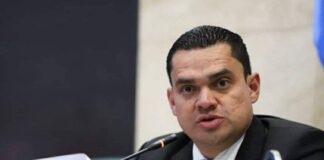 Jefe de la bancada del Partido Nacional Tomás Zambrano, hace un llamado a los nacionalistas para que defiendan la democracia
