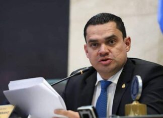 Jefe de la bancada del Partido Nacional Tomás Zambrano, hace un llamado a los nacionalistas para que defiendan la democracia