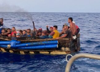 Unos 200 migrantes llegan a Florida un día después de rescate de balseros