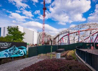 Disney World inaugurará la montaña rusa Tron Lightcycle/Run en abril
