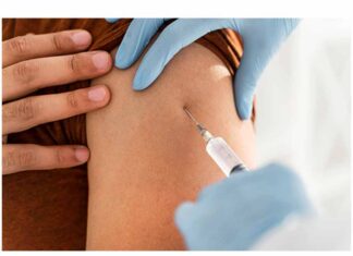 Un estudio destaca la conveniencia de vacunar conjuntamente contra el Covid-19 y la gripe