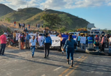 Vendedores de Choluteca protestan contra el traslado de la terminal municipal hacia la del pacífico y bloquean la carretera a Guasaule