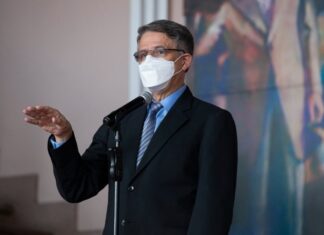 Eliminar uso de mascarilla depende del Congreso: “Ya no es el momento de estarla usando», señala ministro de Salud