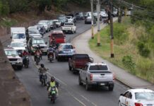 Empleados públicos en la capital deberán utilizar una pegatina en sus vehículos para identificarse con el “Hoy No Circula”
