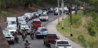 Empleados públicos en la capital deberán utilizar una pegatina en sus vehículos para identificarse con el “Hoy No Circula”