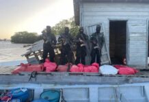 Autoridades hondureñas incautan 200 kilos de cocaína en el Caribe