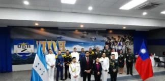 Taiwán entrega becas militares de estudios superiores a 11 militares de las FFAA