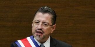 Presidente de Costa Rica dice que todos los días recibe amenazas de muerte