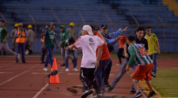 Sancionan con cuatro juegos a puerta cerrada y una multa de L 30 mil a Marathón tras zafarrancho entre barras donde murió una menor