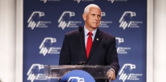 El FBI halla un nuevo documento clasificado en la casa de Mike Pence