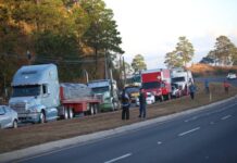 Transportistas de carga pesada bloquean vías de acceso a Tegucigalpa por restricciones para ingresar a dicha ciudad
