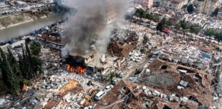 Turquía planea derribar de inmediato 50.000 edificios dañados que fueron por el terremoto