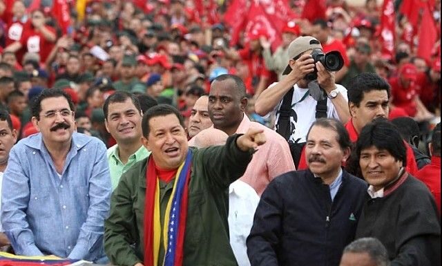 Mel Zelaya y Evo Morales visitan Venezuela por los 10 años de la muerte de Chávez