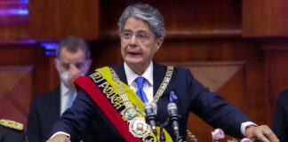 Presidente de Ecuador dice que el informe aprobado por el Parlamento carece de sustento lógico