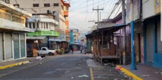 Agentes de la AMDC reorganizan a vendedores de la Quinta Avenida de Comayagüela