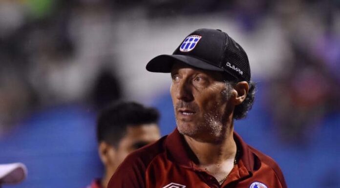 “Fue una noche para olvidar, malísima, ahora hay que poner el pecho”, dice Pedro Troglio luego de la derrota ante el Atlas