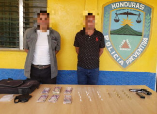 Policía Nacional captura en Guaimaca a dos hombres en posesión de droga y 80 mil lempiras