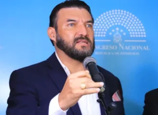 Rasel responde a exrectora Castellanos «Ella representa un modelo neoliberal, yo un democrático»
