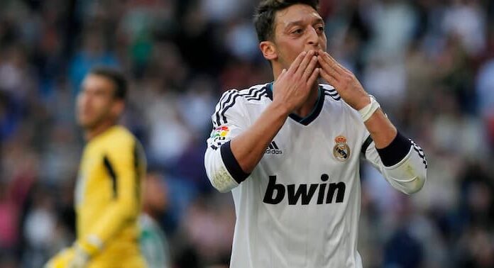 El Real Madrid muestra su agradecimiento y admiración a Özil en su despedida