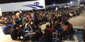 México halla a 343 migrantes abandonados en un tráiler en el oriente del país