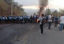 Pobladores de zonas aledañas a la salida de Olancho se toman la carretera exigiendo la reparación de la vía