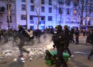 Disturbios en ciudades francesas provocados por opositores a la reforma de las pensiones