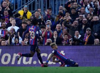 El Barça vence 1-0 al Valencia y se aferra a La Liga