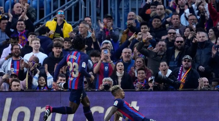 El Barça vence 1-0 al Valencia y se aferra a La Liga
