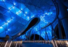 Inaugurada la veloz montaña rusa Tron de Disney en parque de Florida