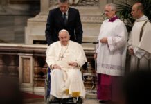 El papa no acudirá al Coliseo para el Via Crucis y lo seguirá en el Vaticano