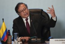 El presidente colombiano pide la renuncia protocolaria de su gabinete