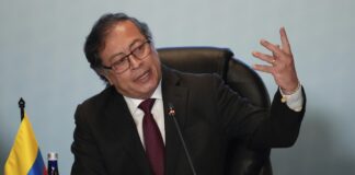 El presidente colombiano pide la renuncia protocolaria de su gabinete