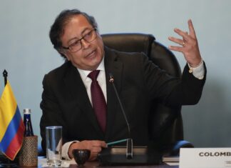 El presidente colombiano pide la renuncia protocolaria de su gabinete