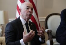 Alejandro Mayorkas: migrantes deben llegar a EE. UU. por la vía legal o serán «devueltos»