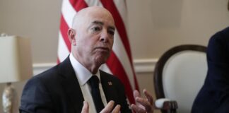 Alejandro Mayorkas: migrantes deben llegar a EE. UU. por la vía legal o serán «devueltos»