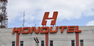 Empleados despedidos de Hondutel anuncian que harán tomas en la institución e interpondrán demandas internacionales