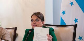 La Xiomara Castro firma una carta para ratificar la instalación de la CICIH