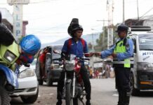 Motociclistas que rebasen carros y cometan otras infracciones pagarán multas de hasta 600 lempiras