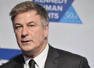 Retiran cargos por homicidio involuntario contra Alec Baldwin, según su abogado